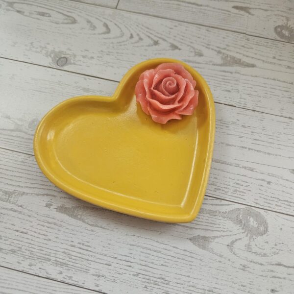 il_fullxfull.7581683378_7x9p-1 Floral Heart-Shaped Trinket Dish — Bold, Handmade Jewelry Holder for Vanity or Gift Giving